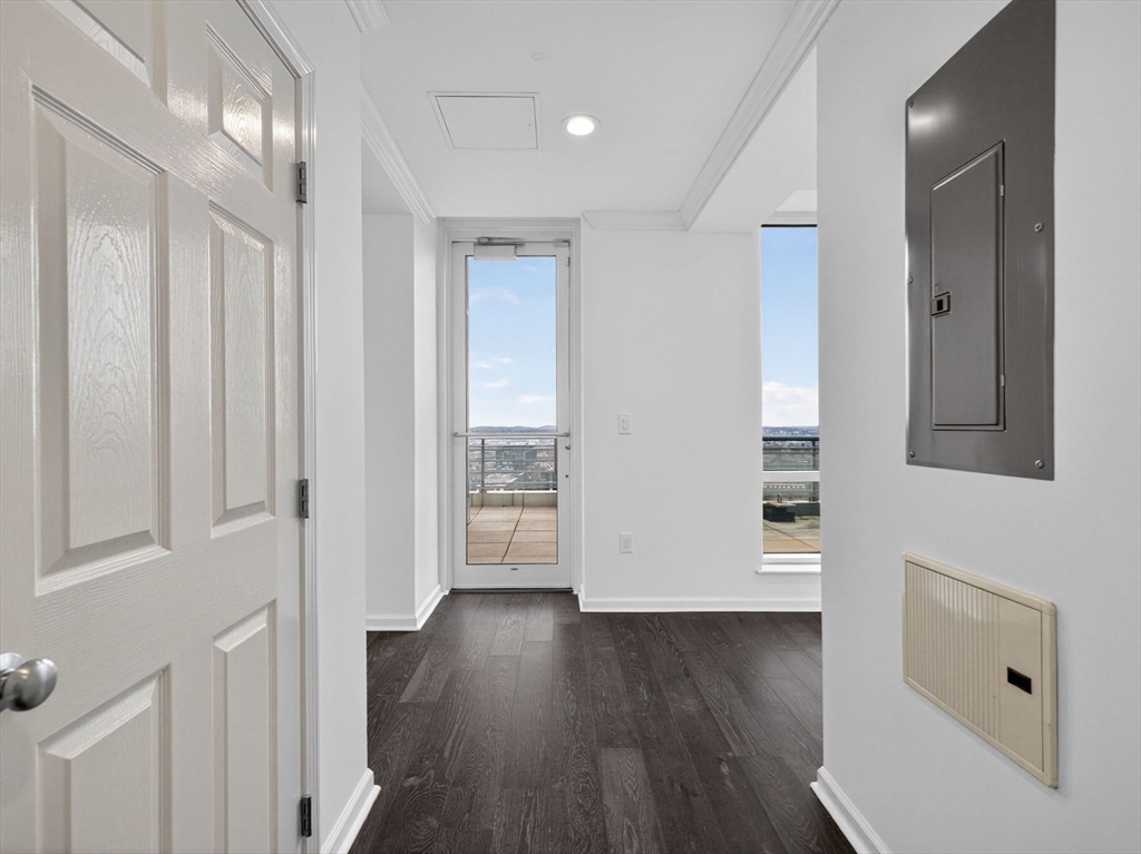 1 Nassau St # 2207 Property Photo 8
