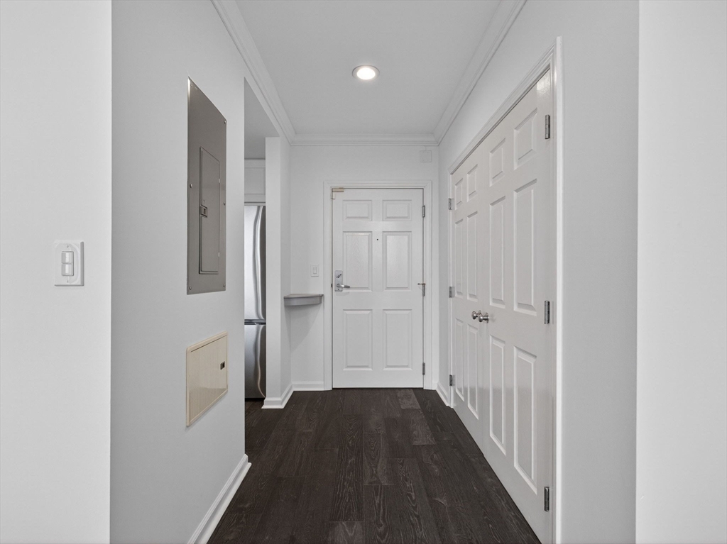 1 Nassau St # 2207 Property Photo 9