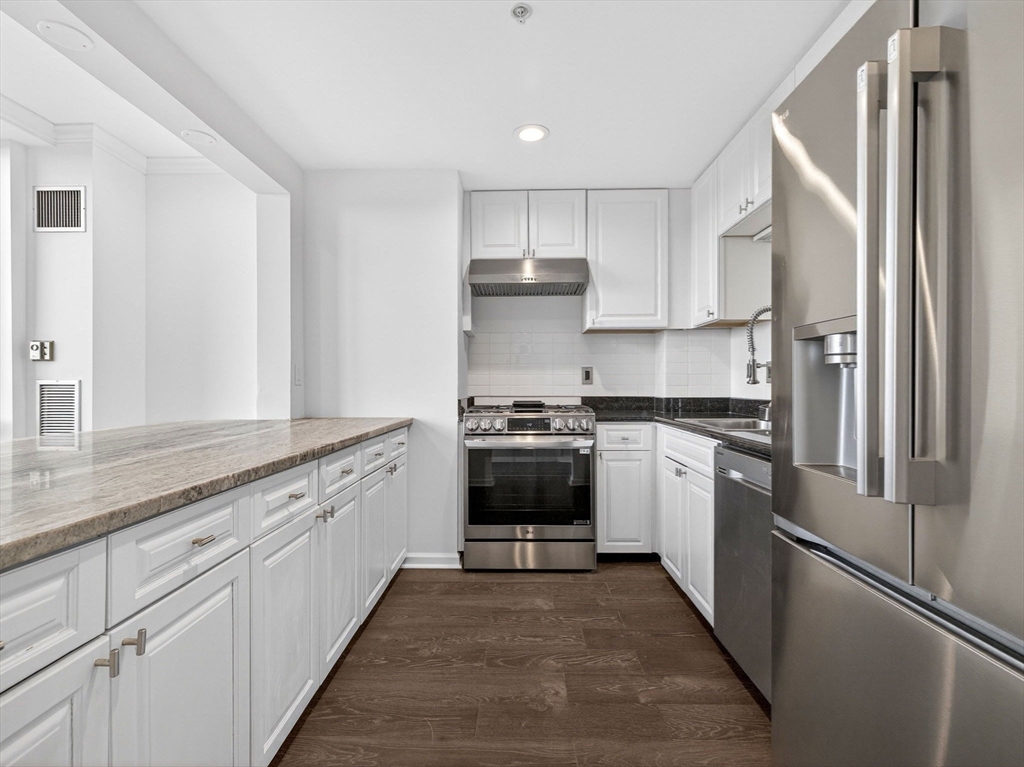 1 Nassau St # 2207 Property Photo 10