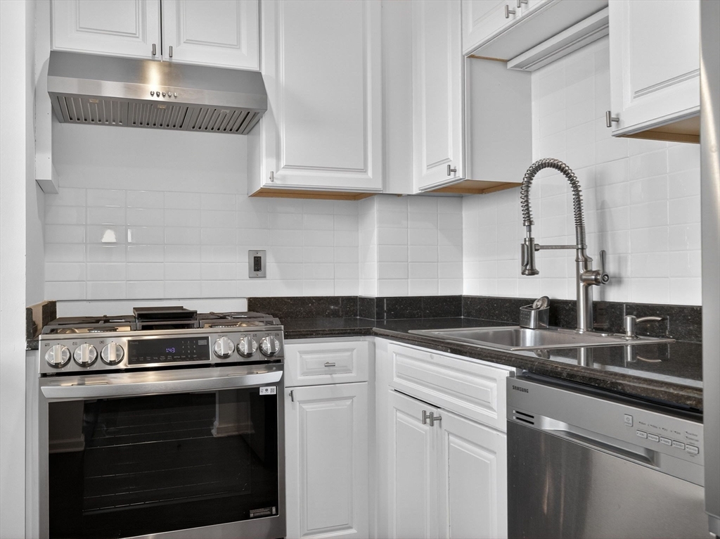 1 Nassau St # 2207 Property Photo 11