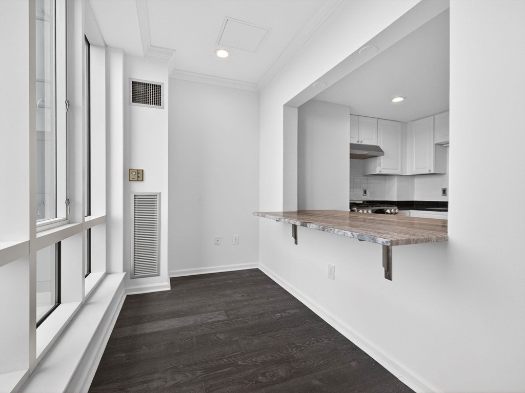 1 Nassau St # 2207 Property Photo 14