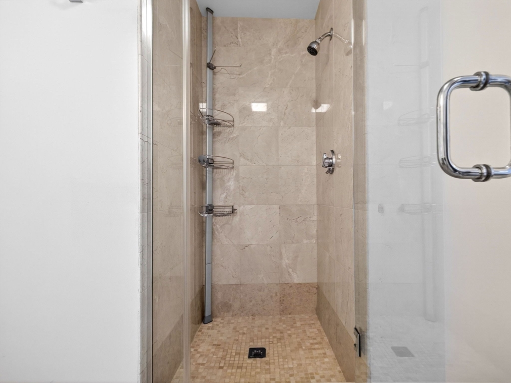 1 Nassau St # 2207 Property Photo 17