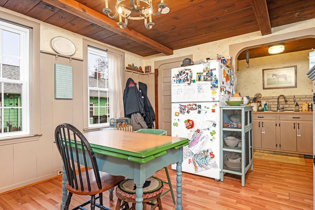 263 Summer St Property Photo 4