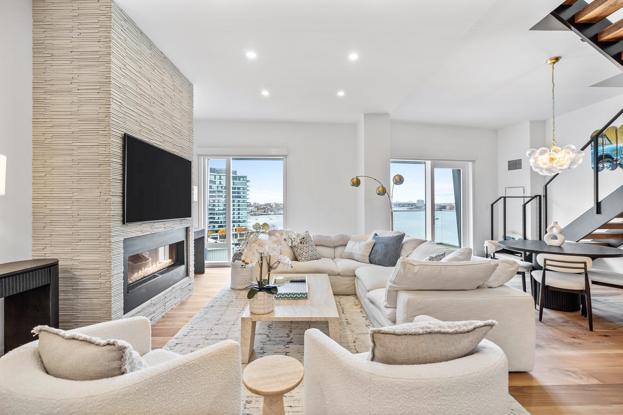 300 Pier 4 Blvd Property Photo 2