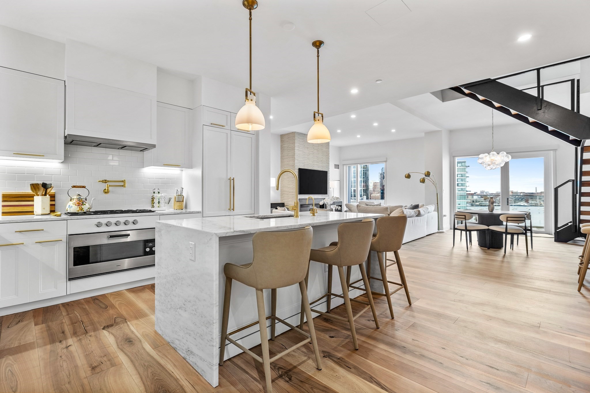300 Pier 4 Blvd Property Photo 5