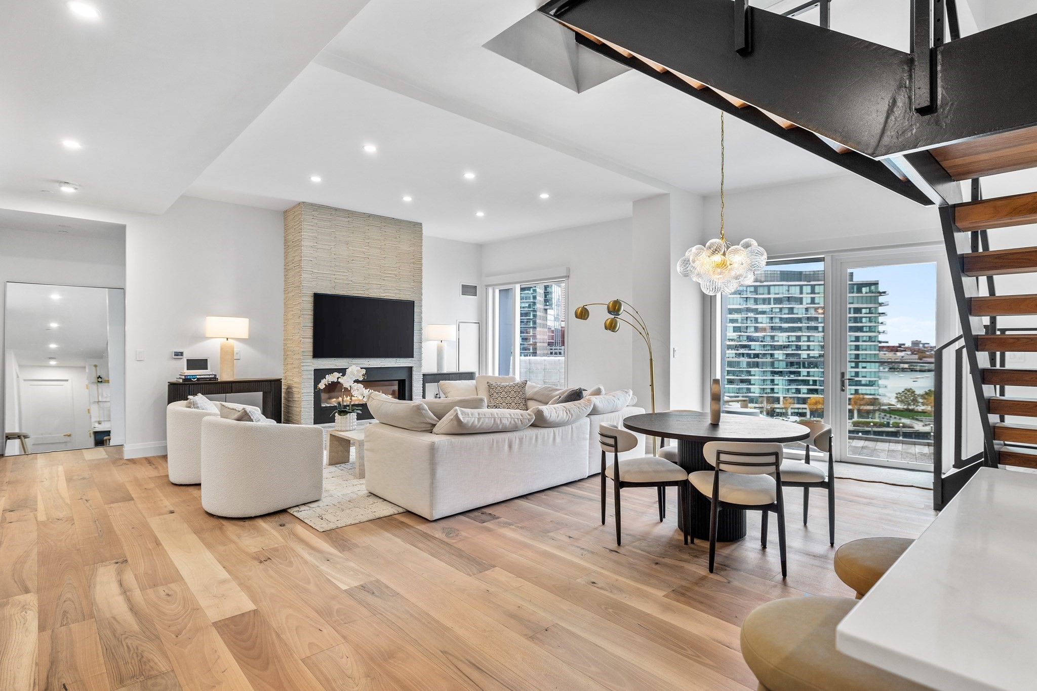 300 Pier 4 Blvd Property Photo 6