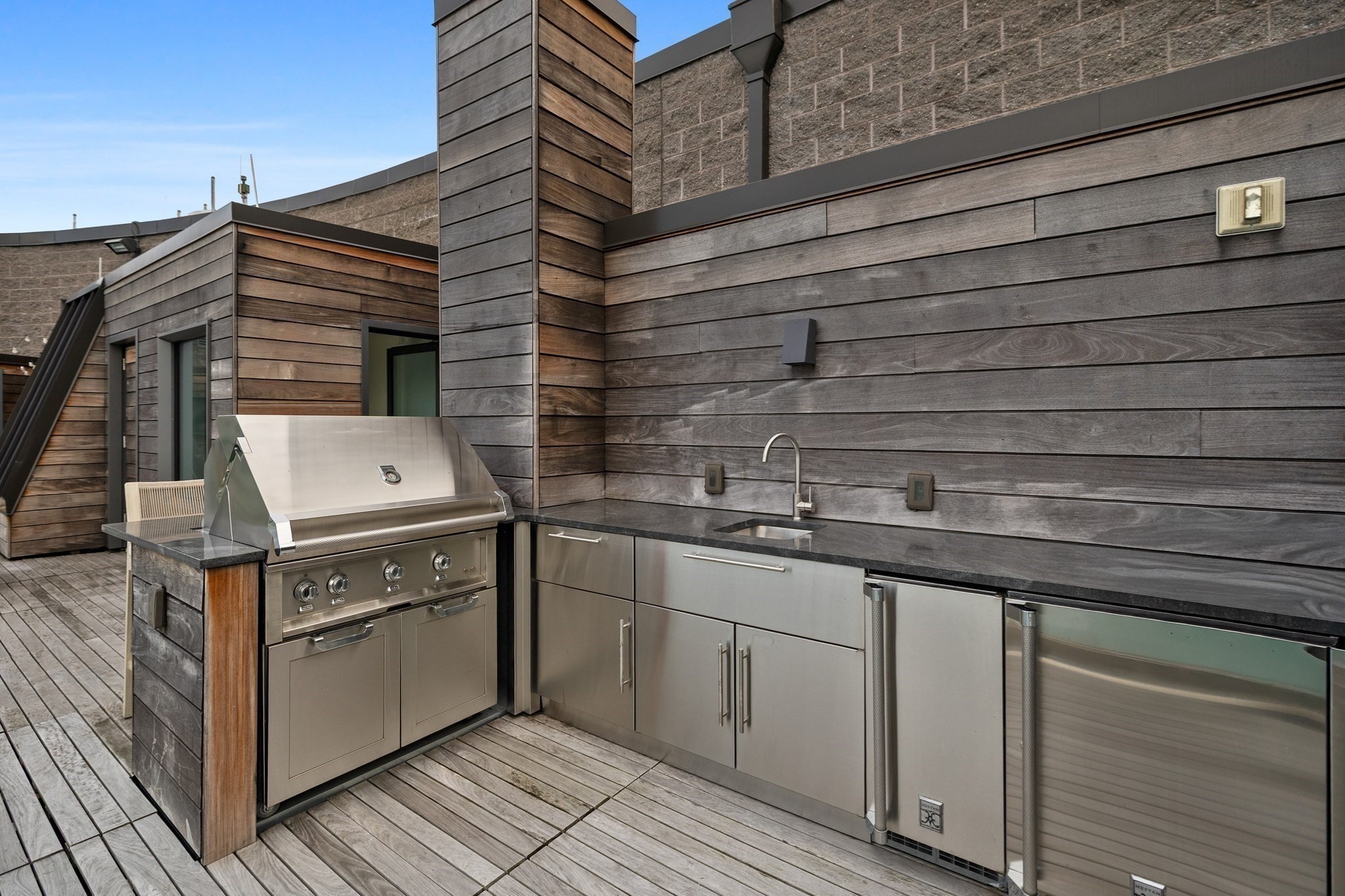 300 Pier 4 Blvd Property Photo 23