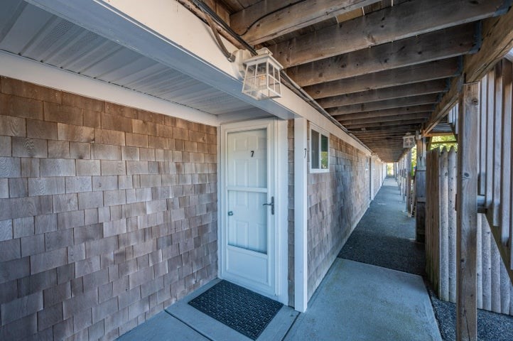 132 Shore Road # 7 Property Photo 3