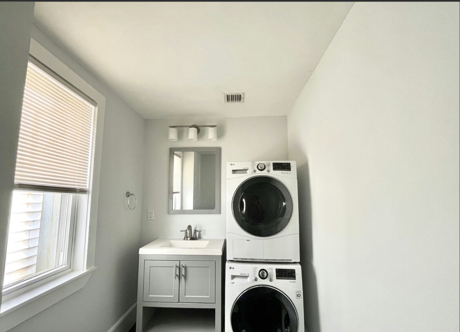 301 Hancock Street # 2 Property Photo 1