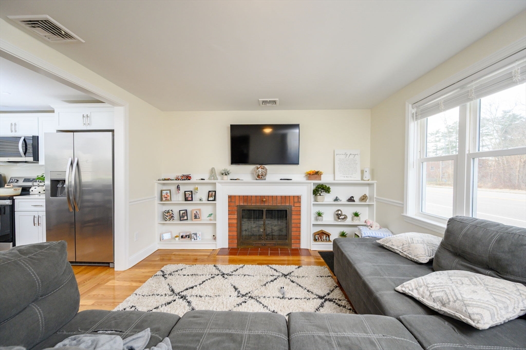 1065 Bedford St Property Photo 4