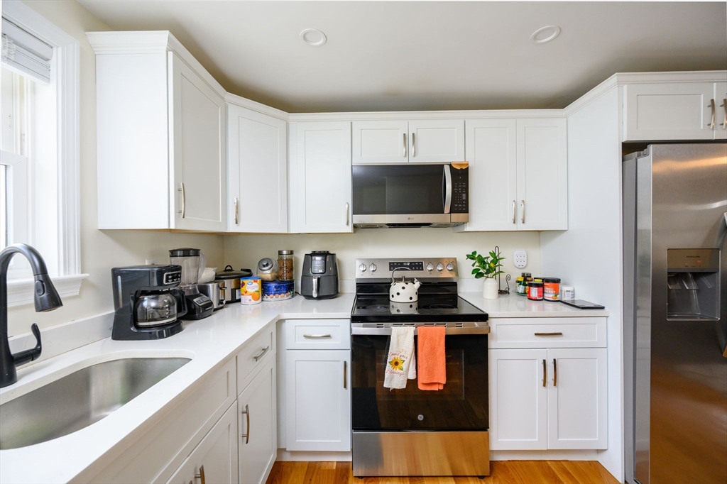 1065 Bedford St Property Photo 7
