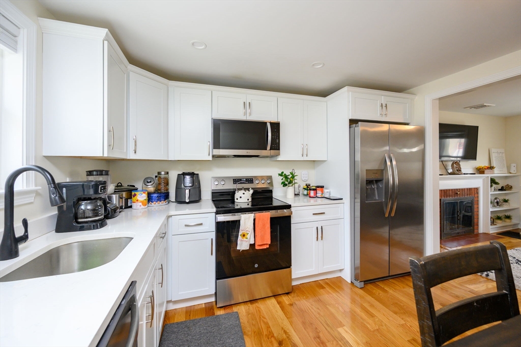 1065 Bedford St Property Photo 8