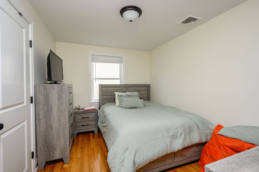 1065 Bedford St Property Photo 10