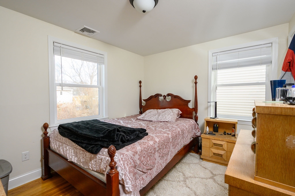 1065 Bedford St Property Photo 11