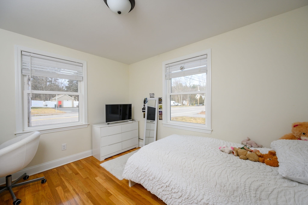 1065 Bedford St Property Photo 12