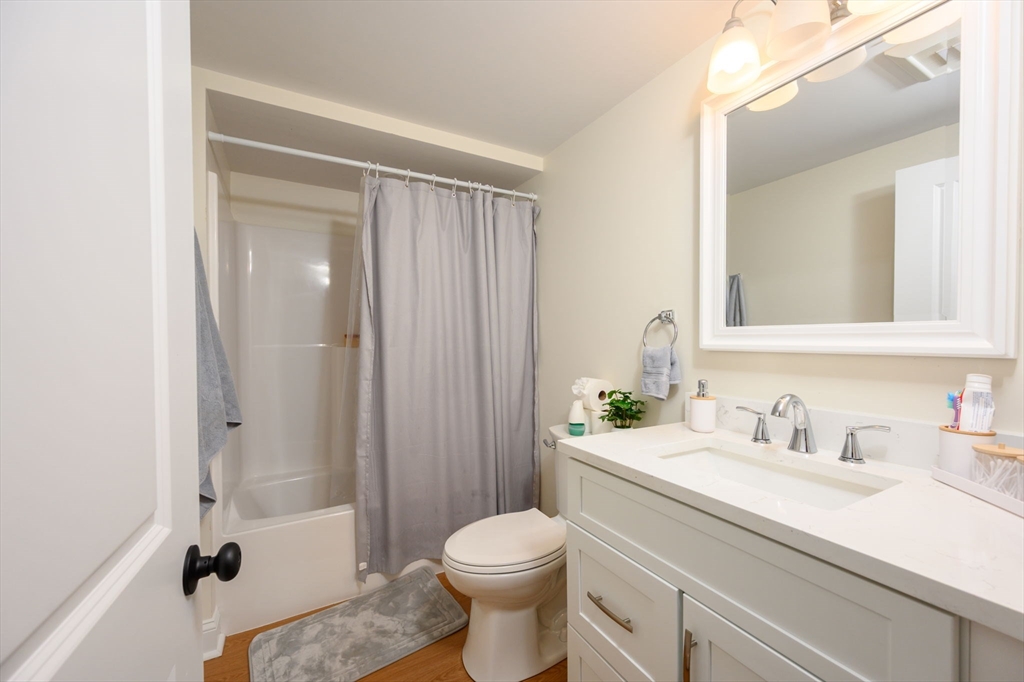 1065 Bedford St Property Photo 14