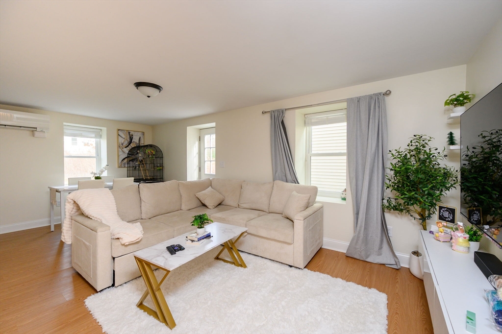 1065 Bedford St Property Photo 15