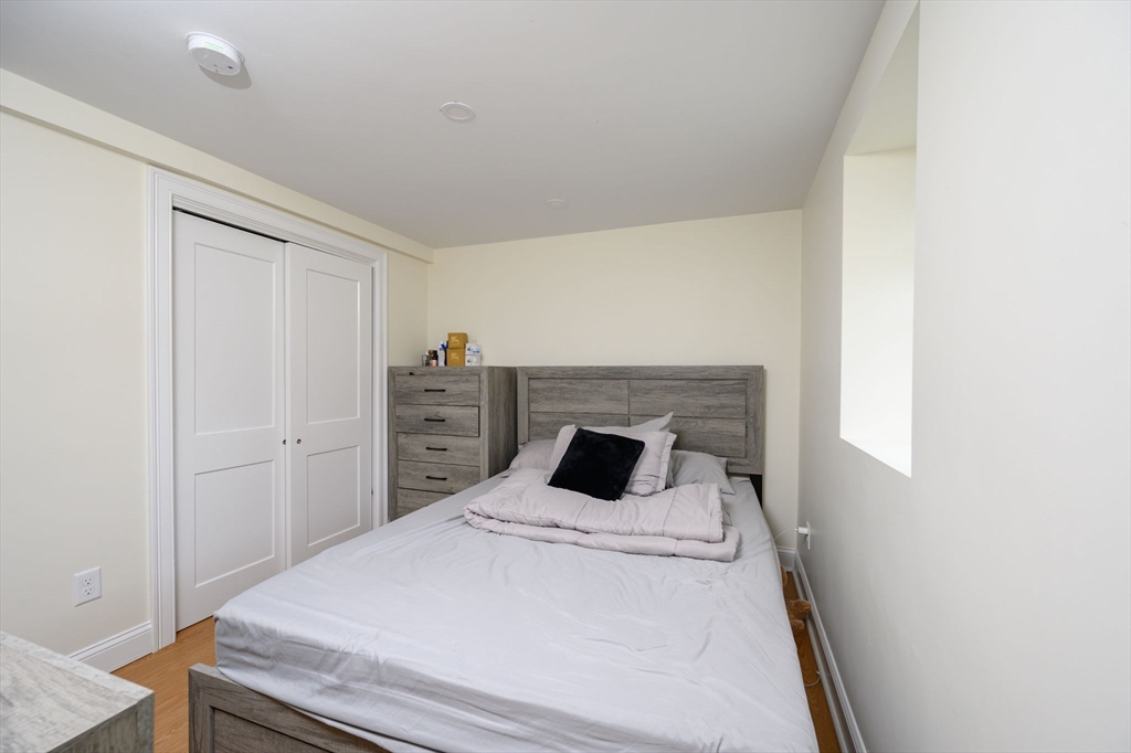 1065 Bedford St Property Photo 16