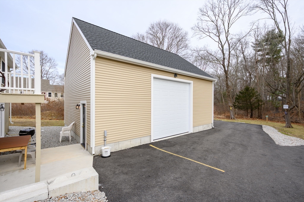 1065 Bedford St Property Photo 21