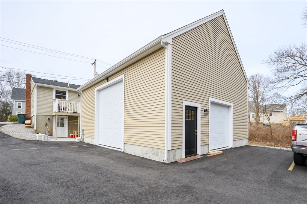 1065 Bedford St Property Photo 23
