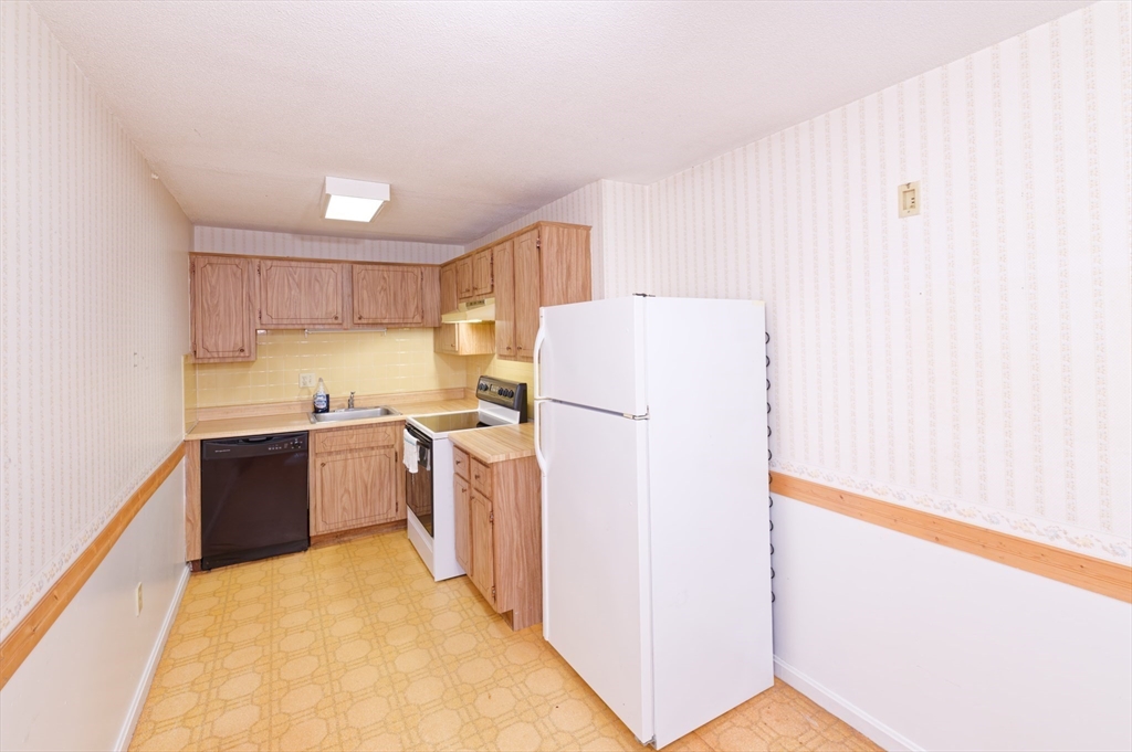39 Pleasant St # B4 Property Photo 8