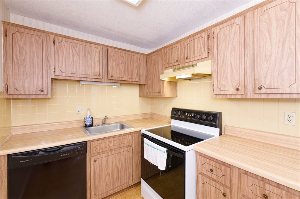 39 Pleasant St # B4 Property Photo 9