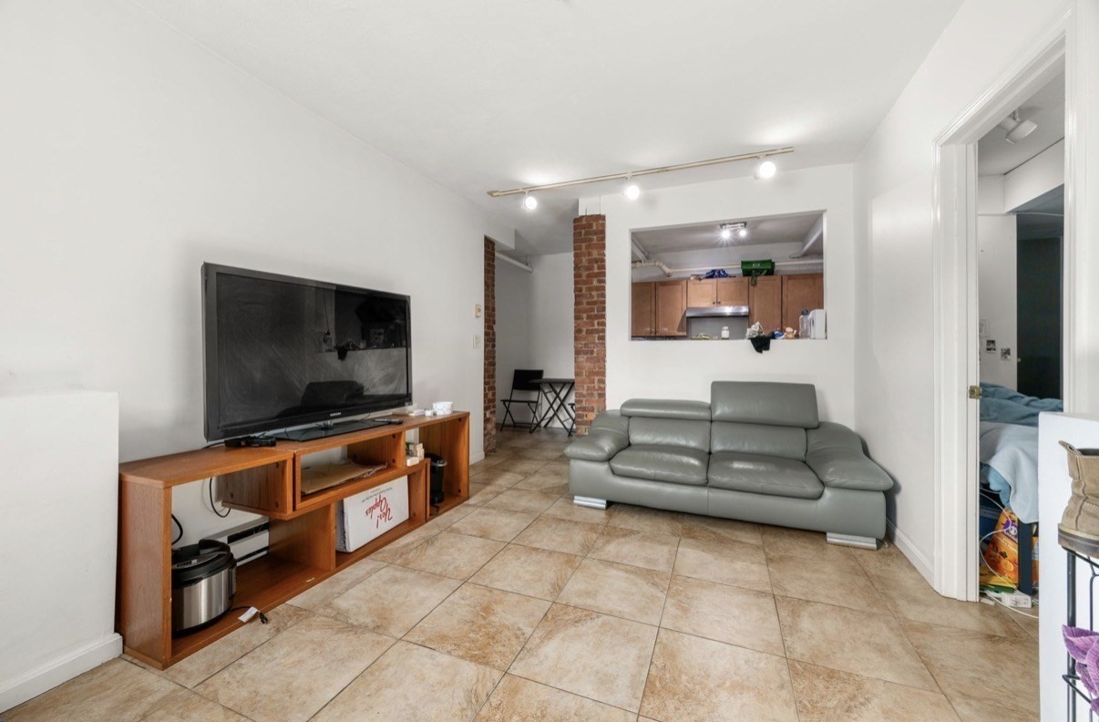 2 Colliston Road # 2b Property Photo 5