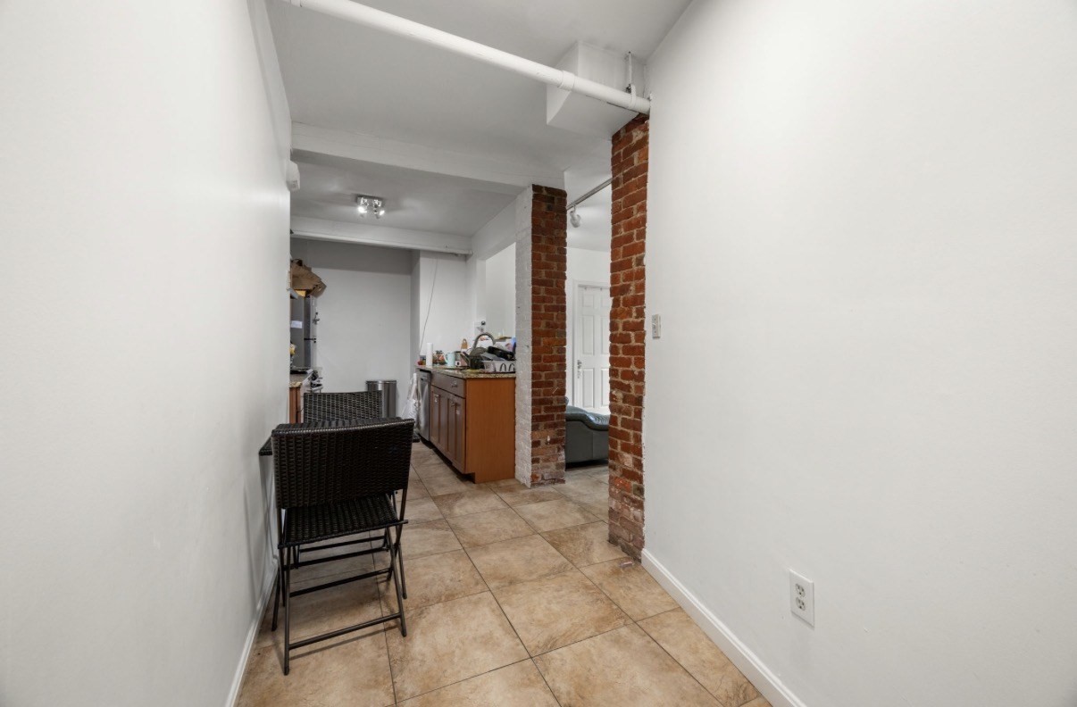 2 Colliston Road # 2b Property Photo 7