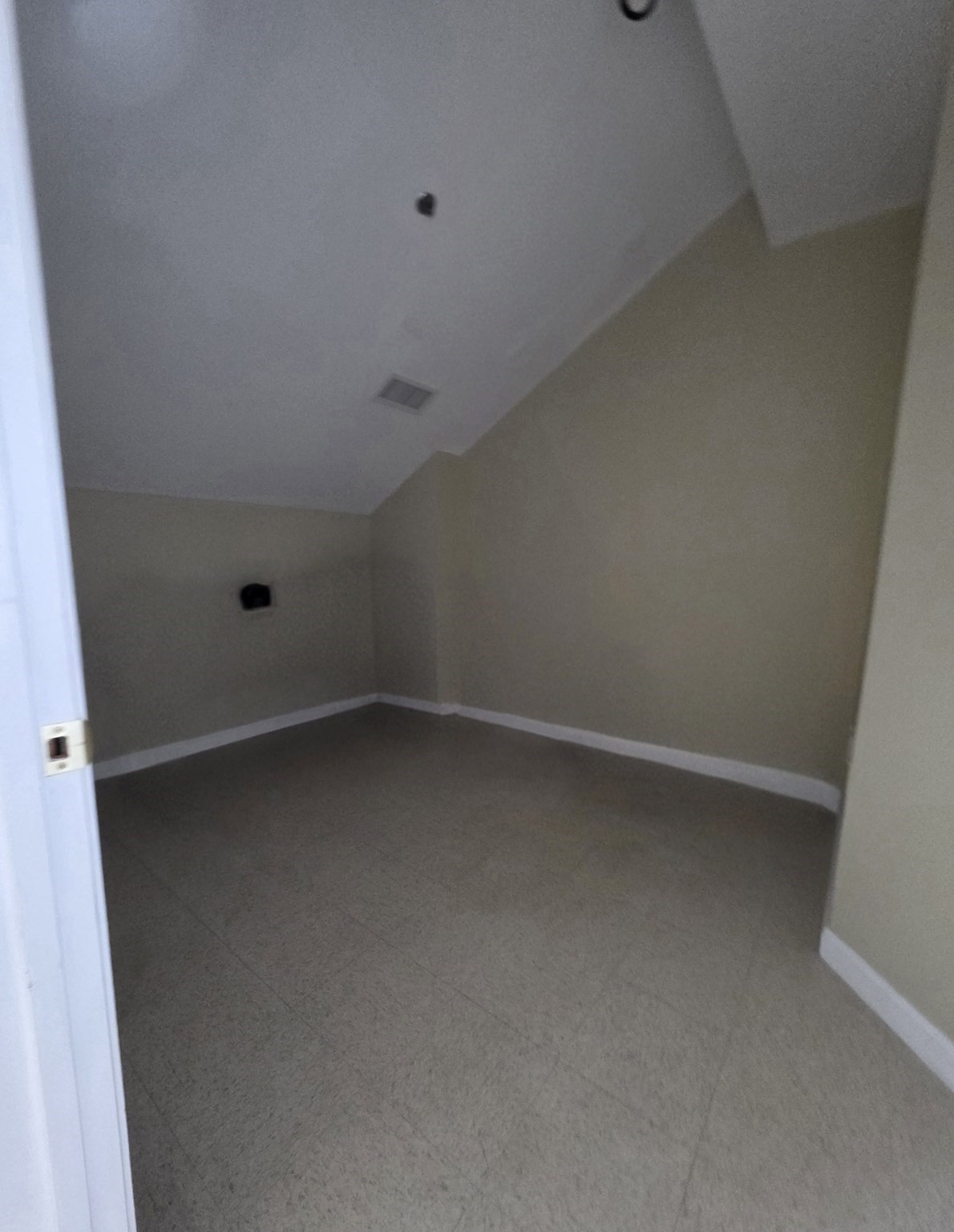 92 High Street Property Photo 24