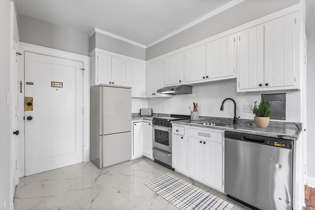 140 Chestnut St # 619 Property Photo 3