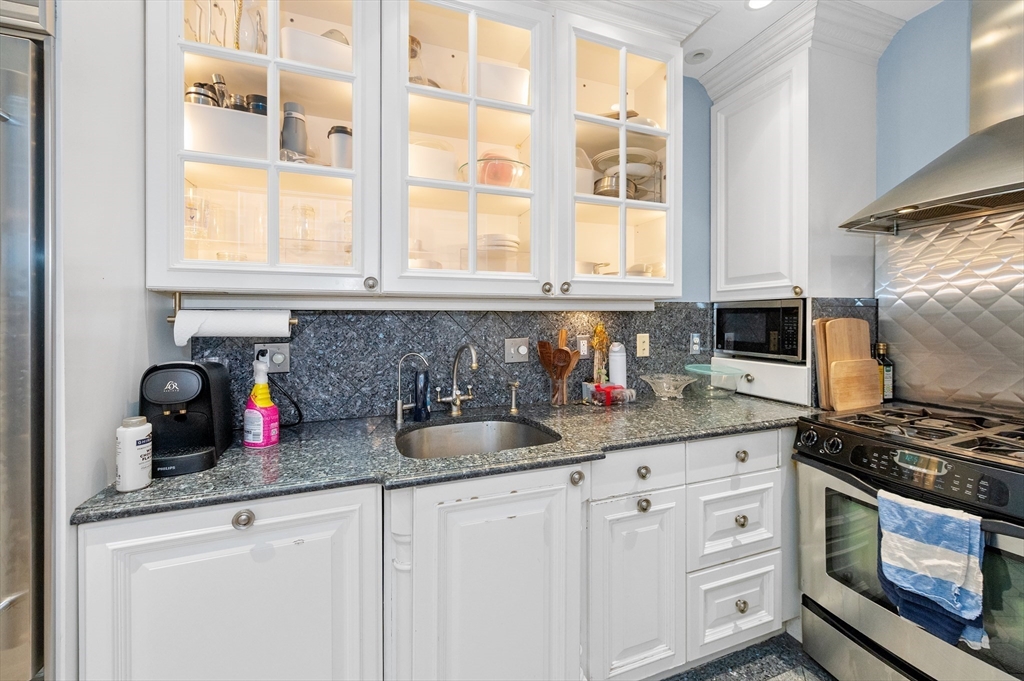 365 Beacon St Property Photo 3