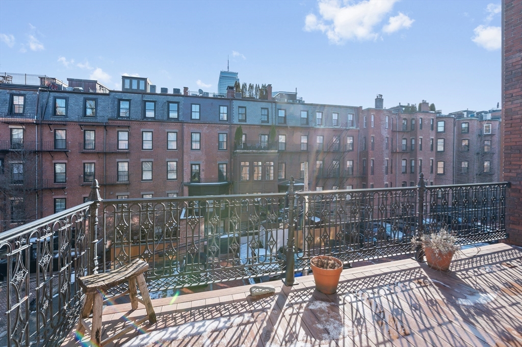 365 Beacon St Property Photo 19