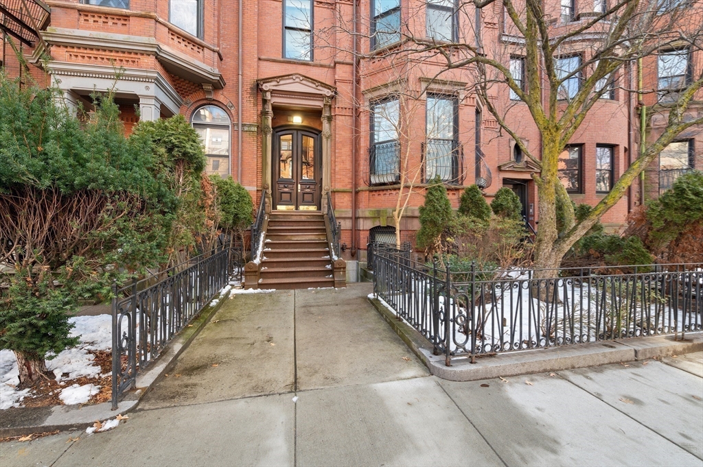 365 Beacon St Property Photo 34