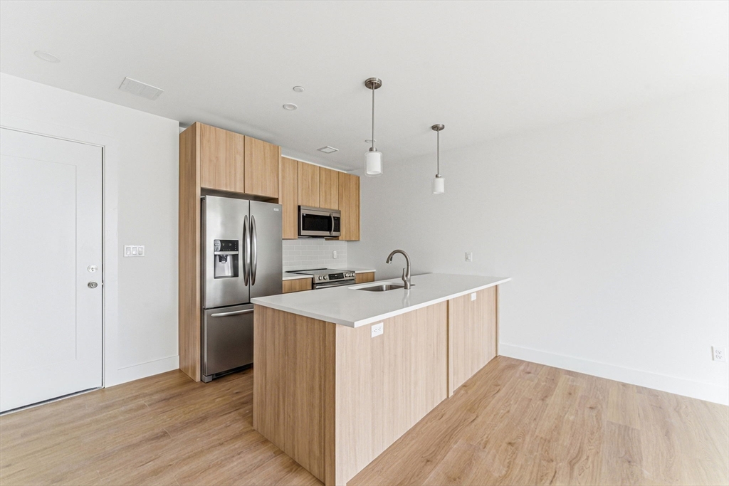 1035 Commonwealth Ave # 306 Property Photo 1