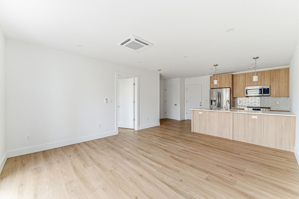 1035 Commonwealth Ave # 306 Property Photo 2