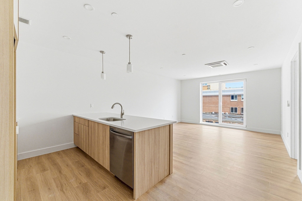 1035 Commonwealth Ave # 306 Property Photo 4