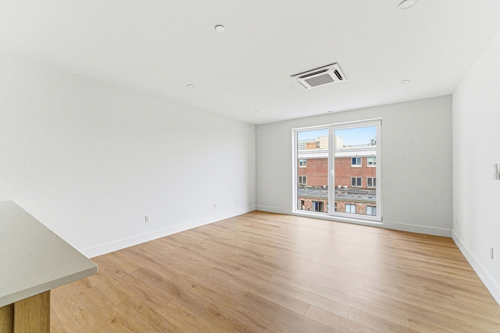 1035 Commonwealth Ave # 306 Property Photo 6