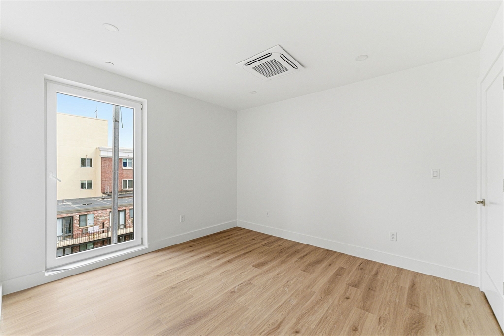 1035 Commonwealth Ave # 306 Property Photo 8