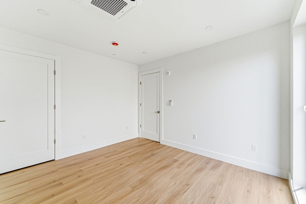 1035 Commonwealth Ave # 306 Property Photo 9
