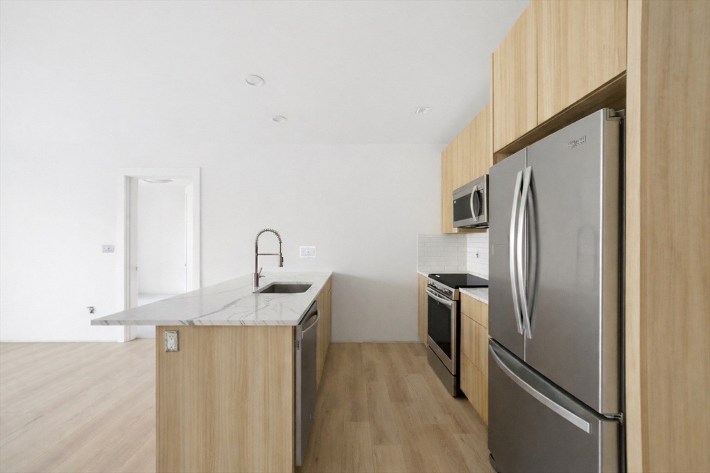 1035 Commonwealth Ave # 504 Property Photo 1