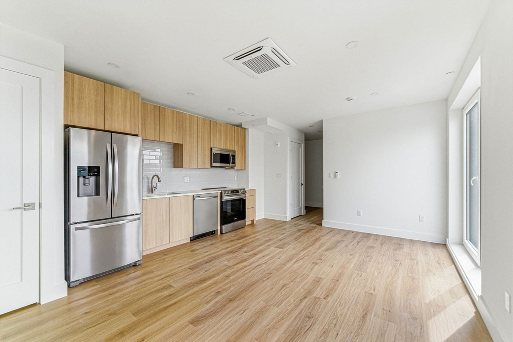 1035 Commonwealth Ave # 309 Property Photo 1