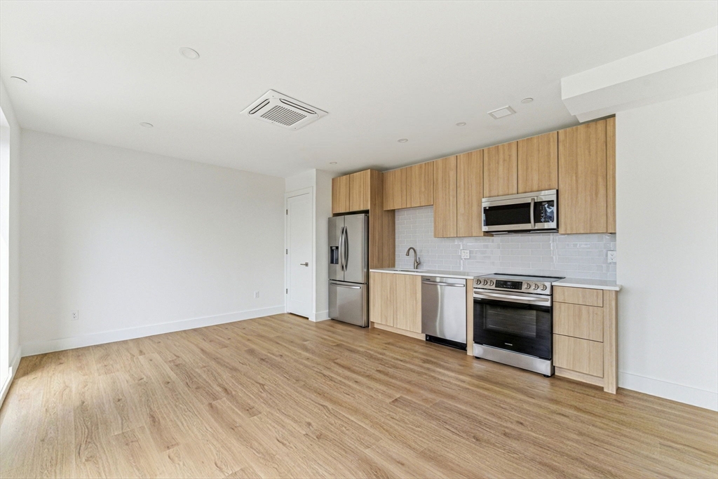 1035 Commonwealth Ave # 309 Property Photo 3
