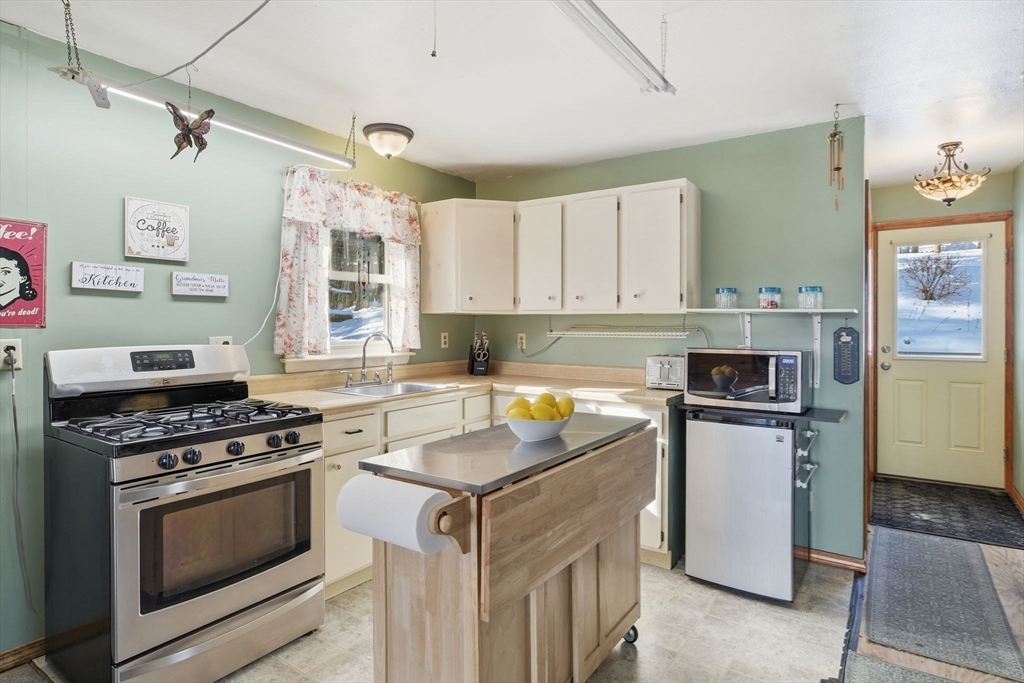 200 Fox Den Rd Property Photo 8