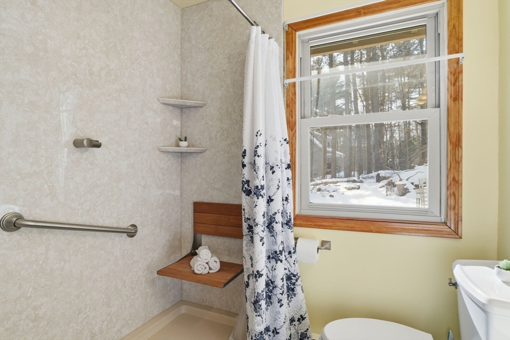 200 Fox Den Rd Property Photo 12