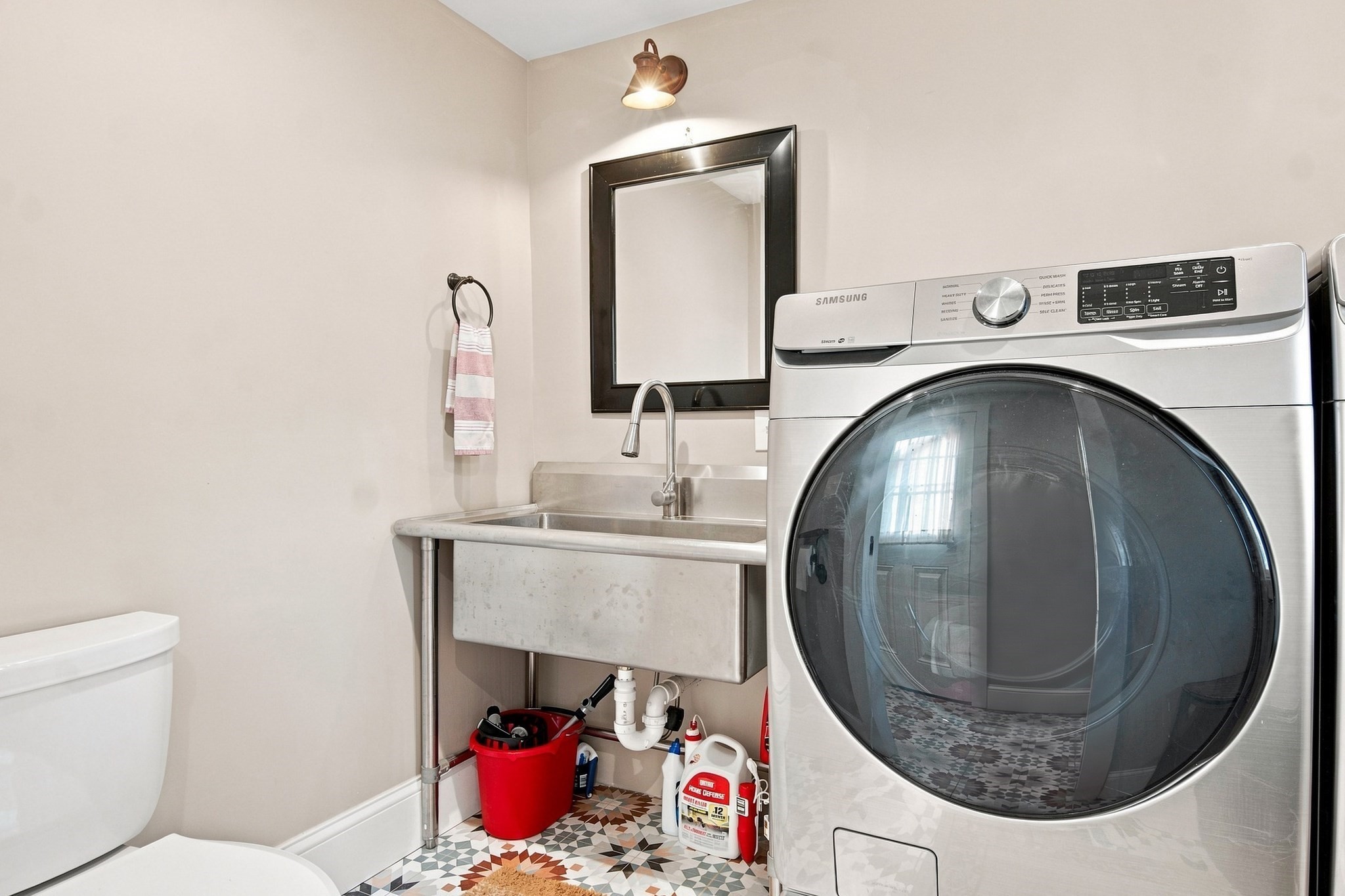 6 Everett Street Property Photo 25