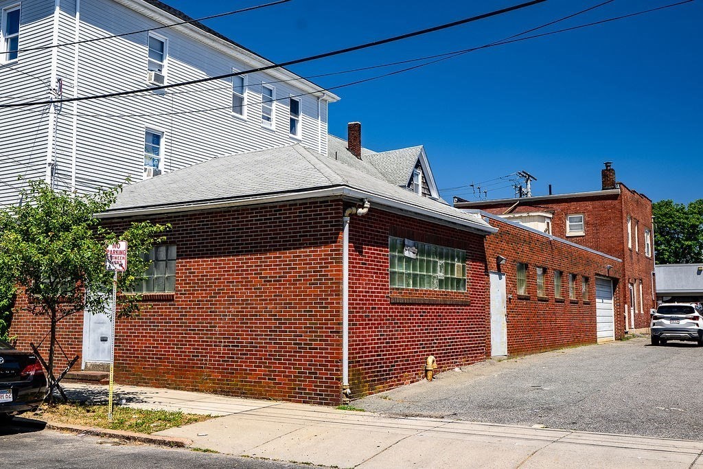 272 Sawyer St Property Photo 2