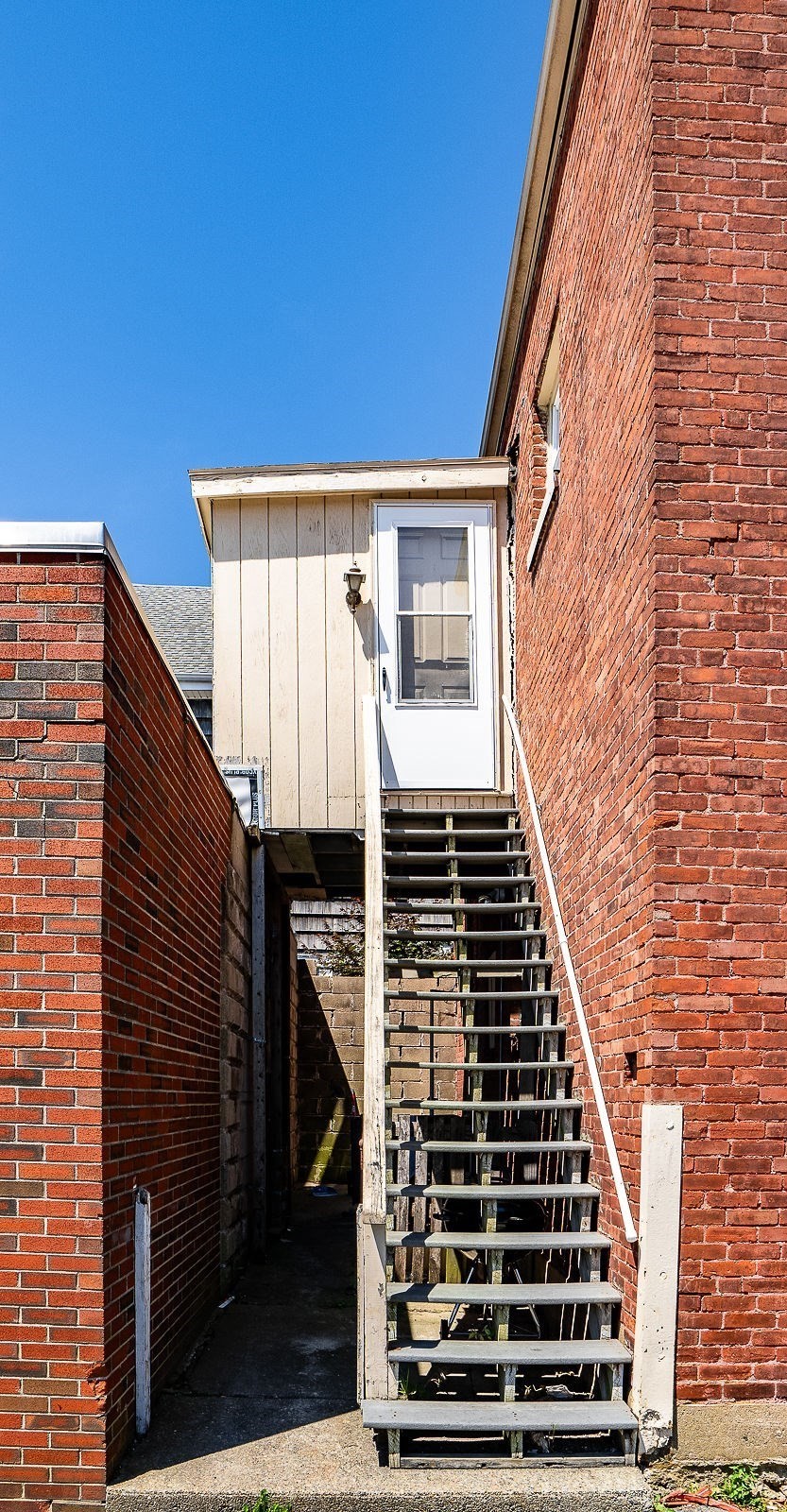 272 Sawyer St Property Photo 16