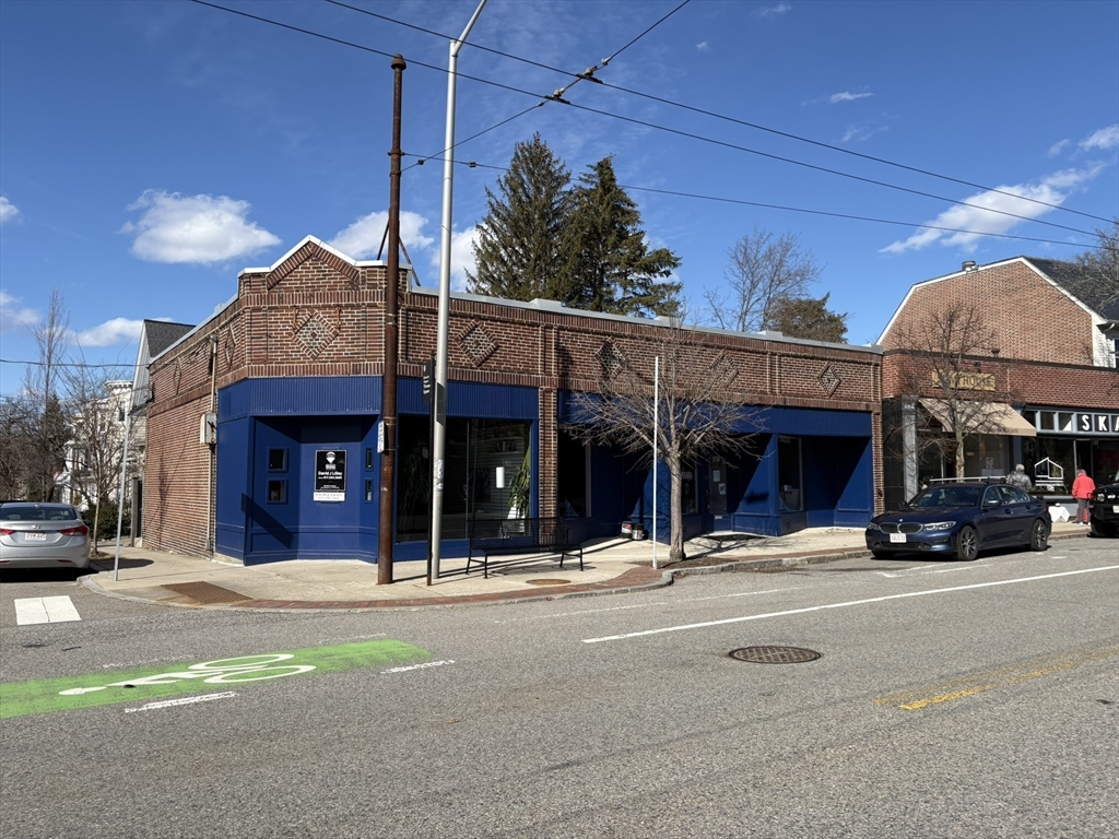 365 Huron Ave Property Photo 1
