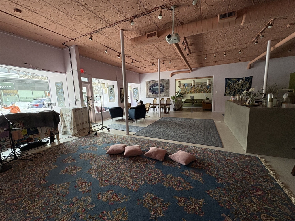 365 Huron Ave Property Photo 7