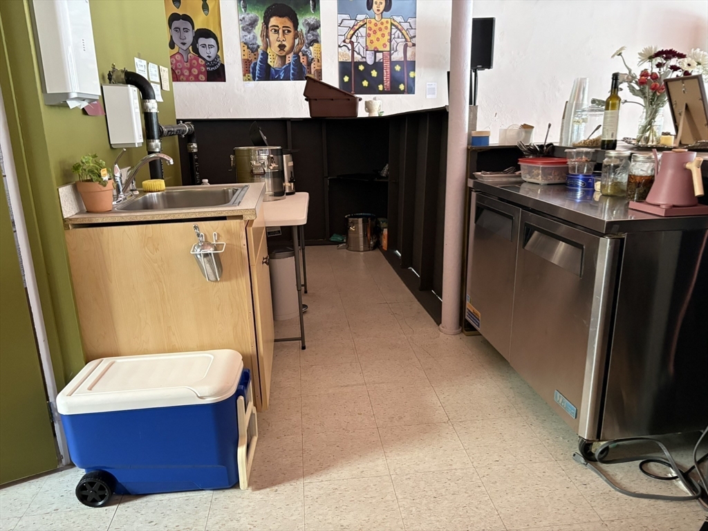 365 Huron Ave Property Photo 19